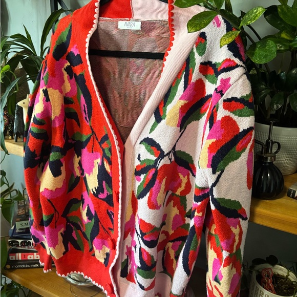 Avara Leslie Red Floral Cardigan | Medium - Picture 5 of 6